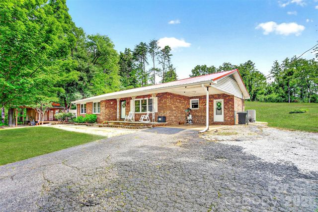 2355 Tatertown Loop, Nebo, NC 28761