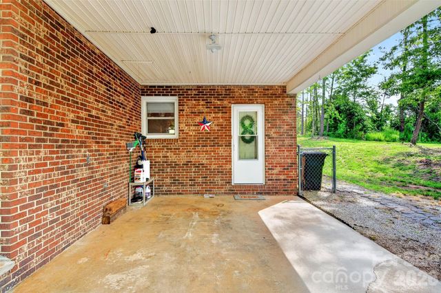 2355 Tatertown Loop, Nebo, NC 28761