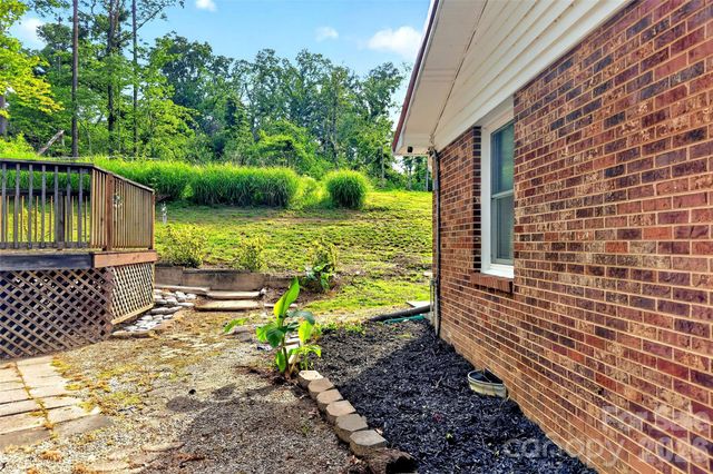 2355 Tatertown Loop, Nebo, NC 28761