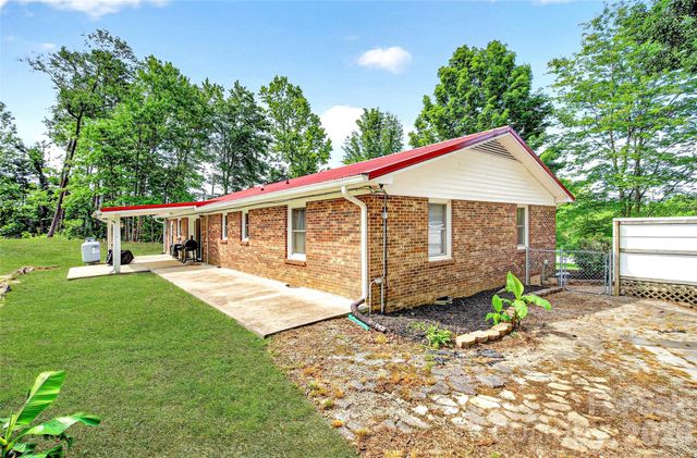 2355 Tatertown Loop, Nebo, NC 28761