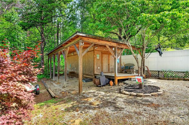 2355 Tatertown Loop, Nebo, NC 28761