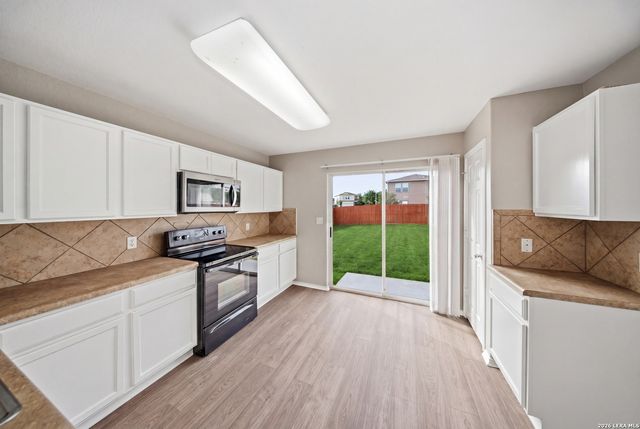 403 Walnut Crst, Schertz, TX 78154