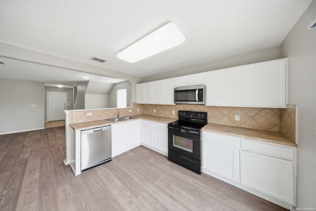 403 Walnut Crst, Schertz, TX 78154