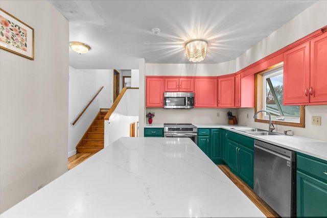 6 Doon Way, Essex Junction, VT 05452