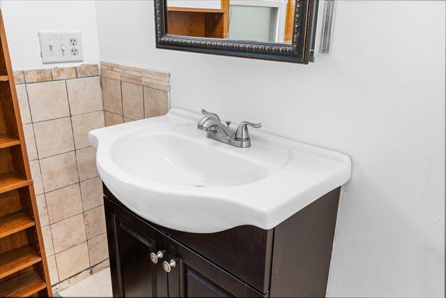 6 Doon Way, Essex Junction, VT 05452