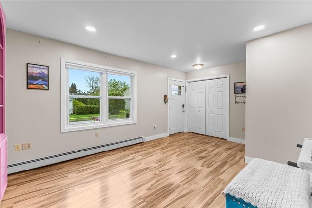 6 Doon Way, Essex Junction, VT 05452
