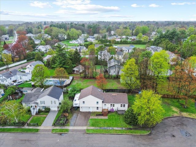 6 Doon Way, Essex Junction, VT 05452