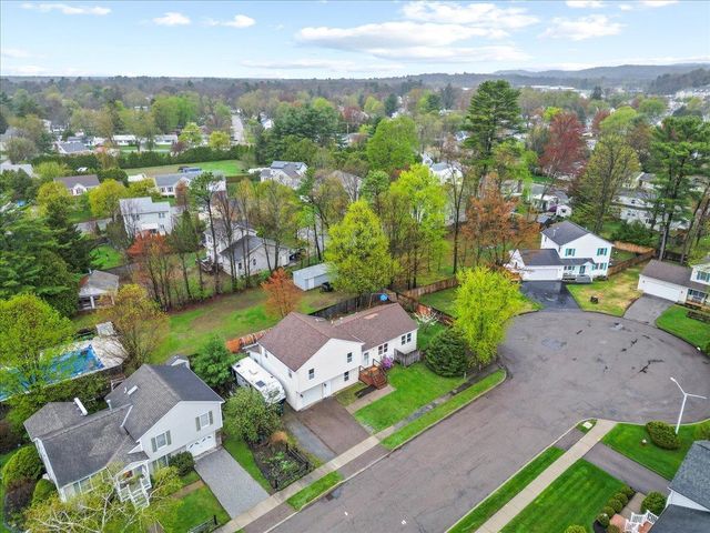 6 Doon Way, Essex Junction, VT 05452