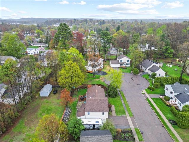 6 Doon Way, Essex Junction, VT 05452