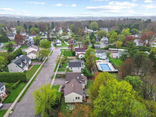 6 Doon Way, Essex Junction, VT 05452