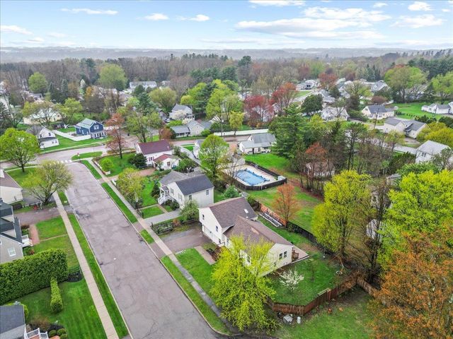 6 Doon Way, Essex Junction, VT 05452