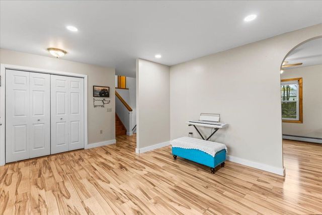 6 Doon Way, Essex Junction, VT 05452