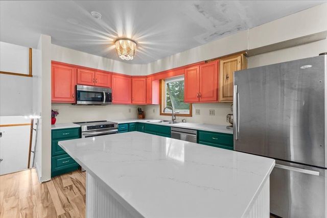 6 Doon Way, Essex Junction, VT 05452