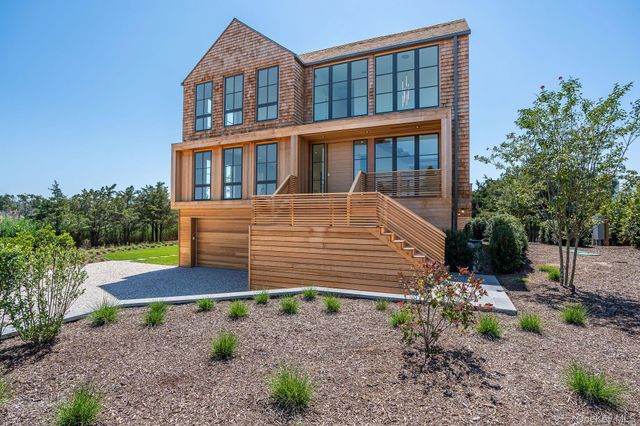 9 E Division Street, Westhampton Beach, NY 11978