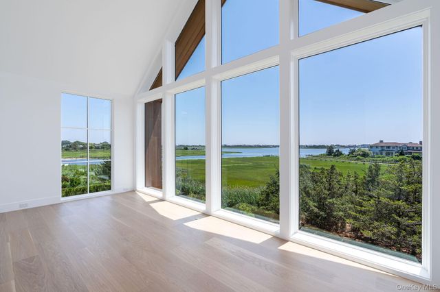 9 E Division Street, Westhampton Beach, NY 11978