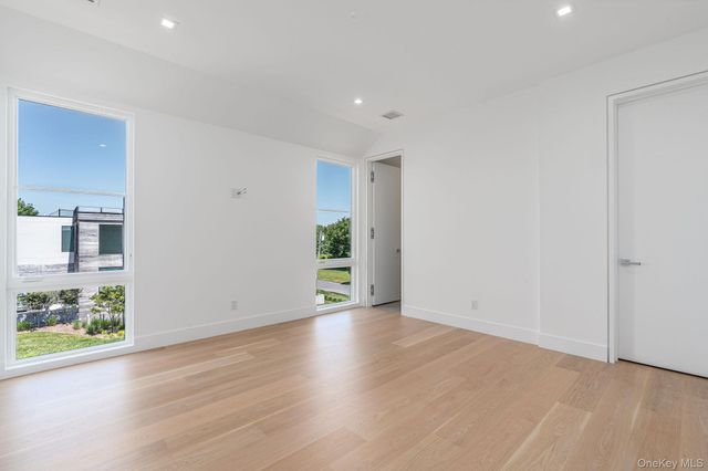 9 E Division Street, Westhampton Beach, NY 11978