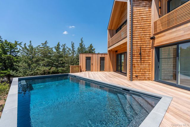 9 E Division Street, Westhampton Beach, NY 11978