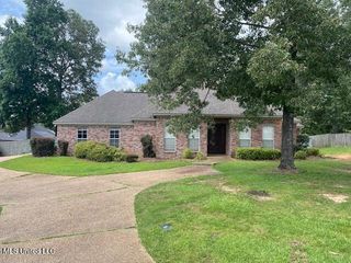 309 Barrington Cove, Byram, MS 39272