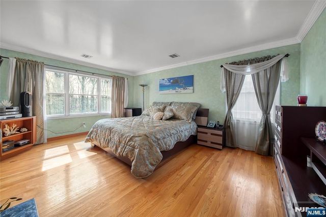 6 Breanne Court, East Hanover Twp, NJ 07936