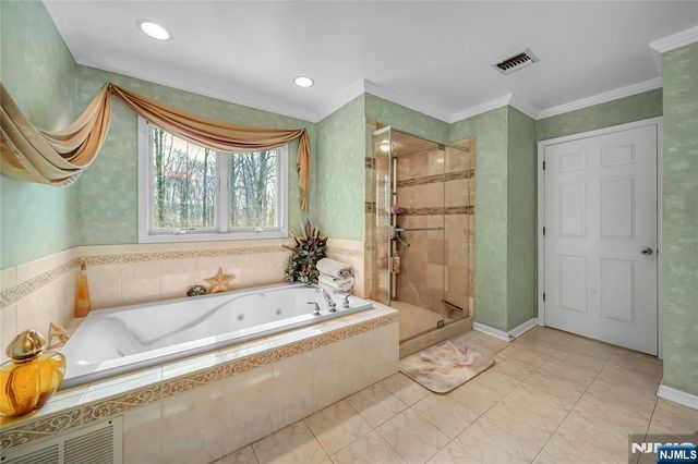 6 Breanne Court, East Hanover Twp, NJ 07936