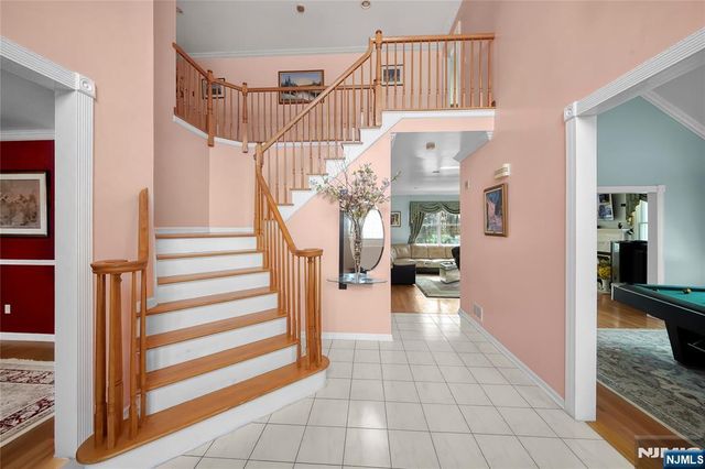 6 Breanne Court, East Hanover Twp, NJ 07936