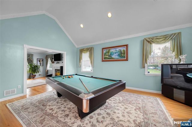 6 Breanne Court, East Hanover Twp, NJ 07936