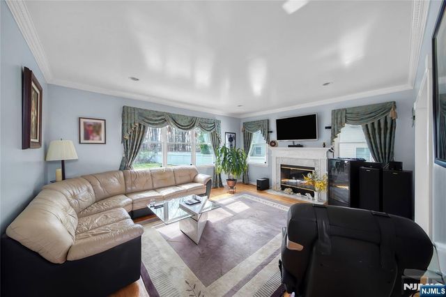 6 Breanne Court, East Hanover Twp, NJ 07936