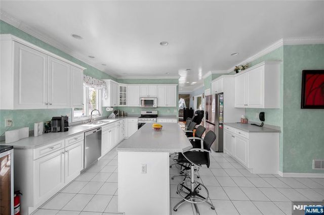 6 Breanne Court, East Hanover Twp, NJ 07936