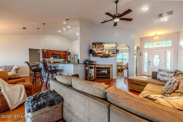 1402 HARRISON Court, Jacksonville, FL 32208