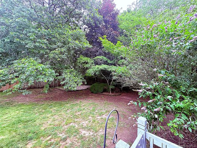523 Hellwig Lane, West Islip, NY 11795