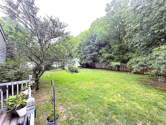523 Hellwig Lane, West Islip, NY 11795