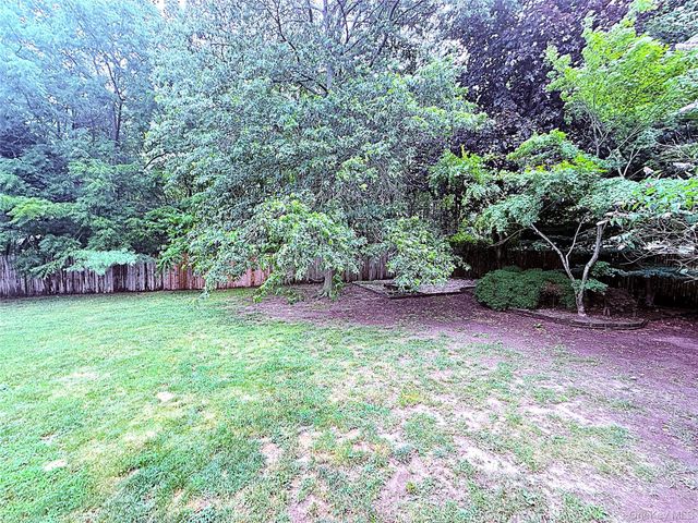 523 Hellwig Lane, West Islip, NY 11795