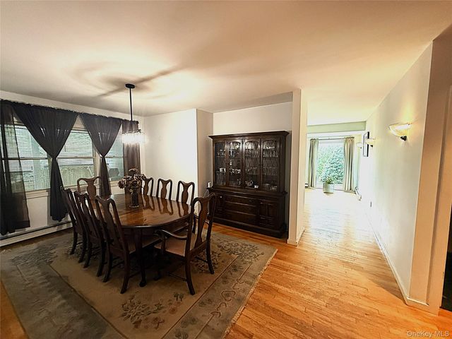 523 Hellwig Lane, West Islip, NY 11795
