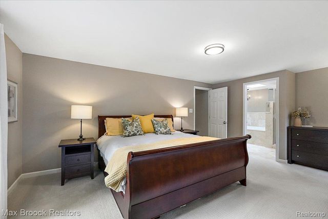 545 Whitehall Road, Bloomfield Hills, MI 48304