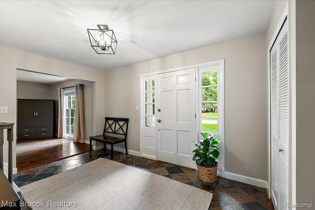 545 Whitehall Road, Bloomfield Hills, MI 48304