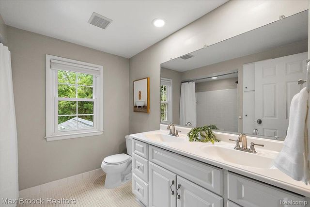 545 Whitehall Road, Bloomfield Hills, MI 48304