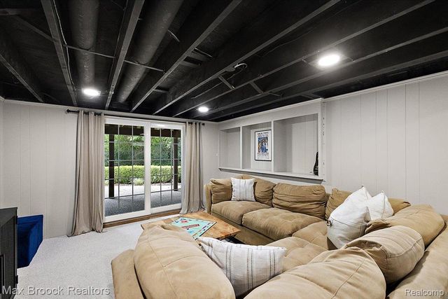 545 Whitehall Road, Bloomfield Hills, MI 48304