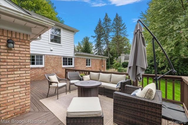 545 Whitehall Road, Bloomfield Hills, MI 48304