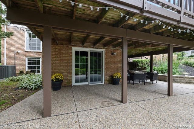 545 Whitehall Road, Bloomfield Hills, MI 48304