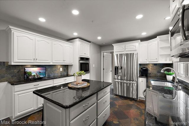 545 Whitehall Road, Bloomfield Hills, MI 48304