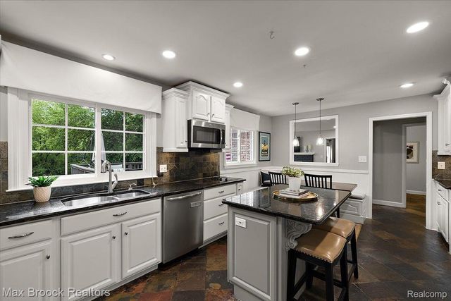 545 Whitehall Road, Bloomfield Hills, MI 48304