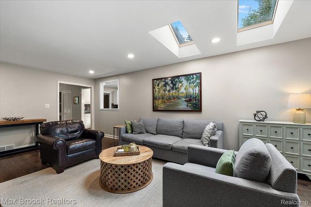 545 Whitehall Road, Bloomfield Hills, MI 48304