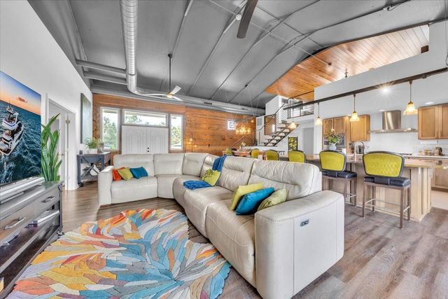 8813 S LAGOON STREET, Tampa, FL 33615