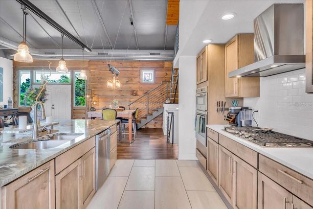 8813 S LAGOON STREET, Tampa, FL 33615