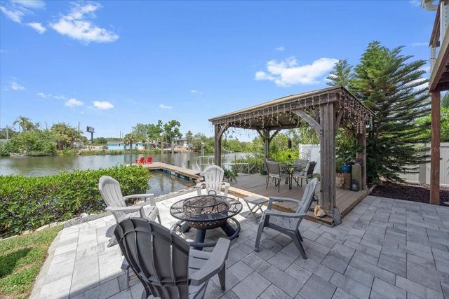 8813 S LAGOON STREET, Tampa, FL 33615