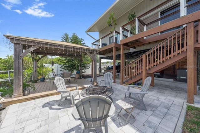 8813 S LAGOON STREET, Tampa, FL 33615