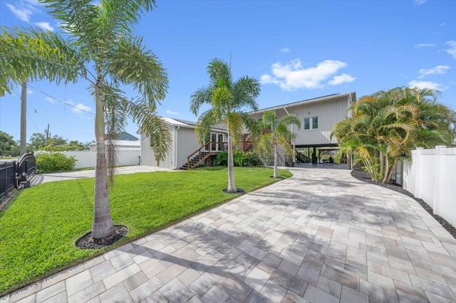 8813 S LAGOON STREET, Tampa, FL 33615