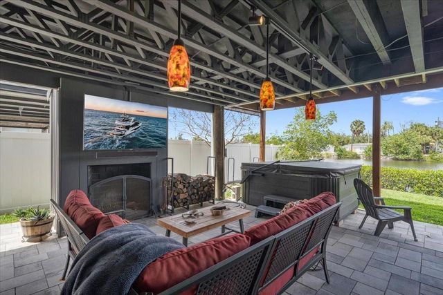 8813 S LAGOON STREET, Tampa, FL 33615