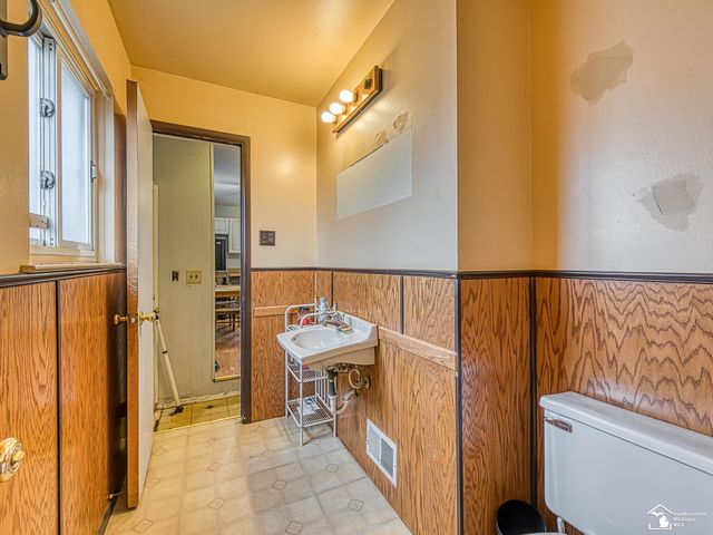 34627 Nancy Street, Westland, MI 48186