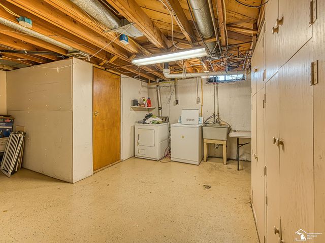 34627 Nancy Street, Westland, MI 48186